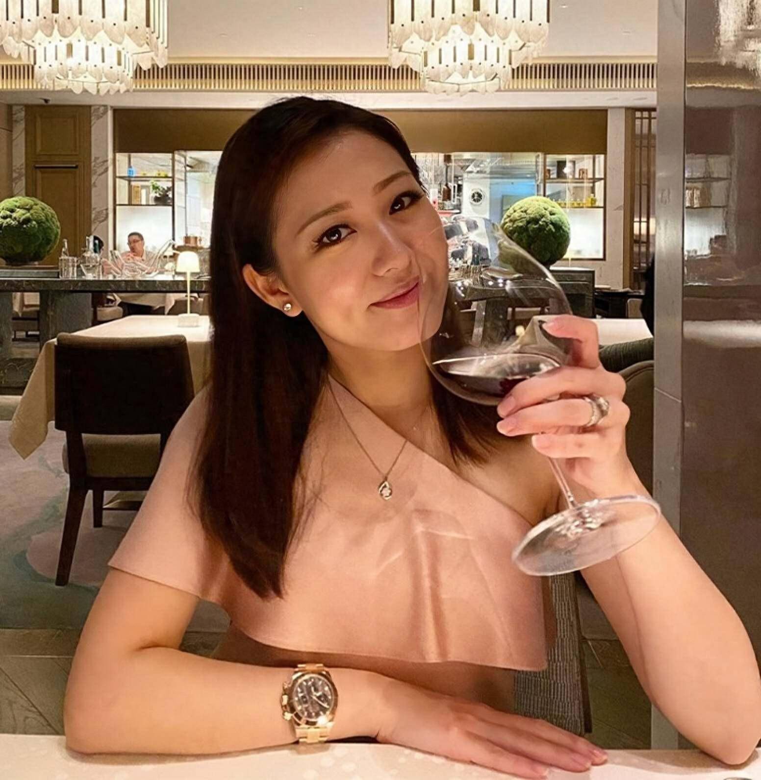 恭喜！香港女星突然宣布怀孕，嫁“猪肉王子”享富太太生活_搜狐网