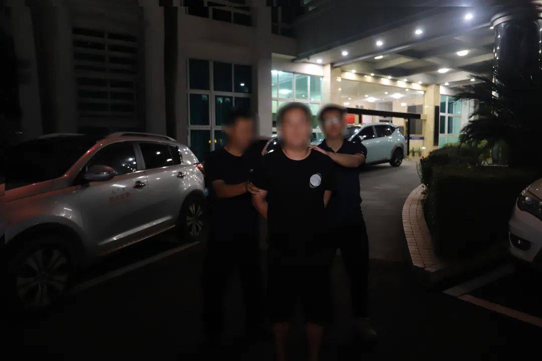 海口警方抓13人!“强哥”及其妹妹、妹夫被“一家端” 海口警方抓13人!“强哥”及其妹妹、妹夫被“一家端”