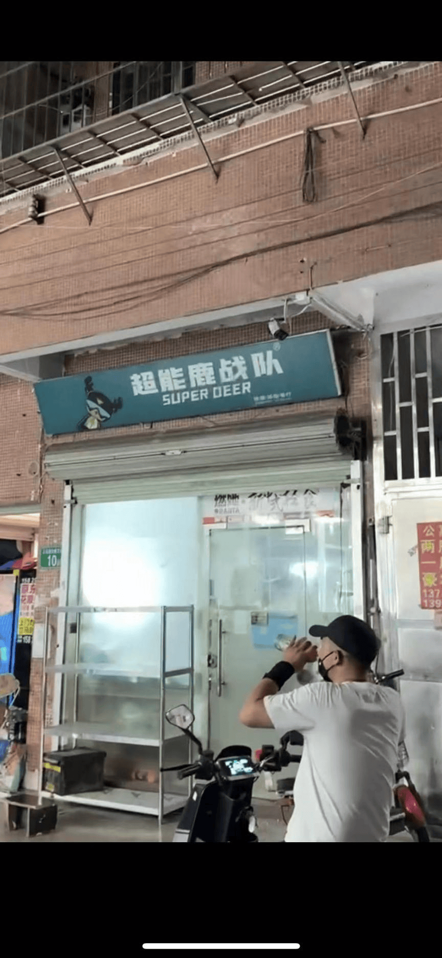 实探多家轻食连锁:门店藏在城中村 只有一名店员配餐带手套(图7)