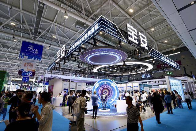 高交会观察 | 机器人“花式整活”！宝安持续解锁“AI+”应用新场景