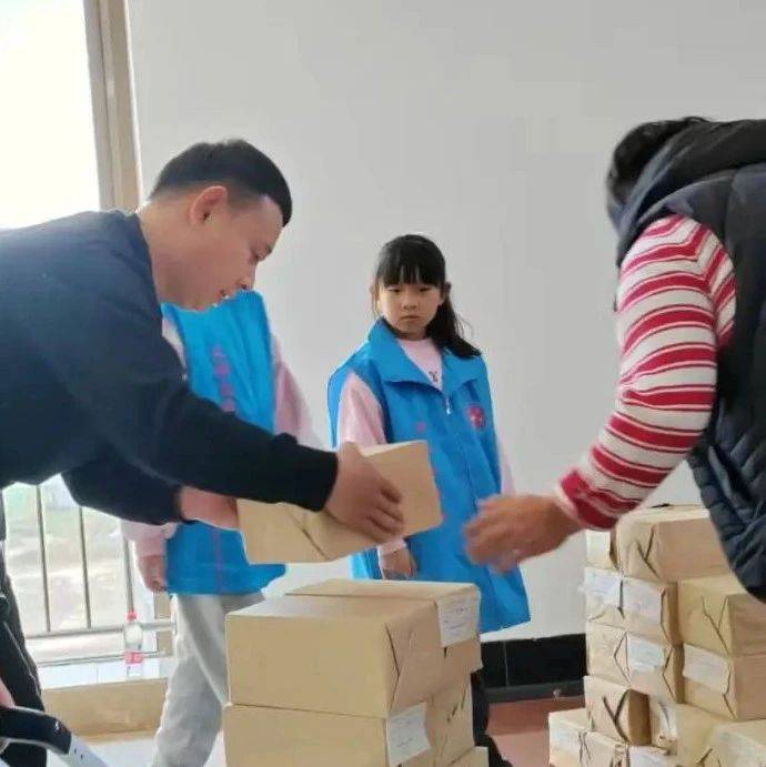 志愿平谷 | 平谷镇团委开展图书搬运整理志愿服务活动