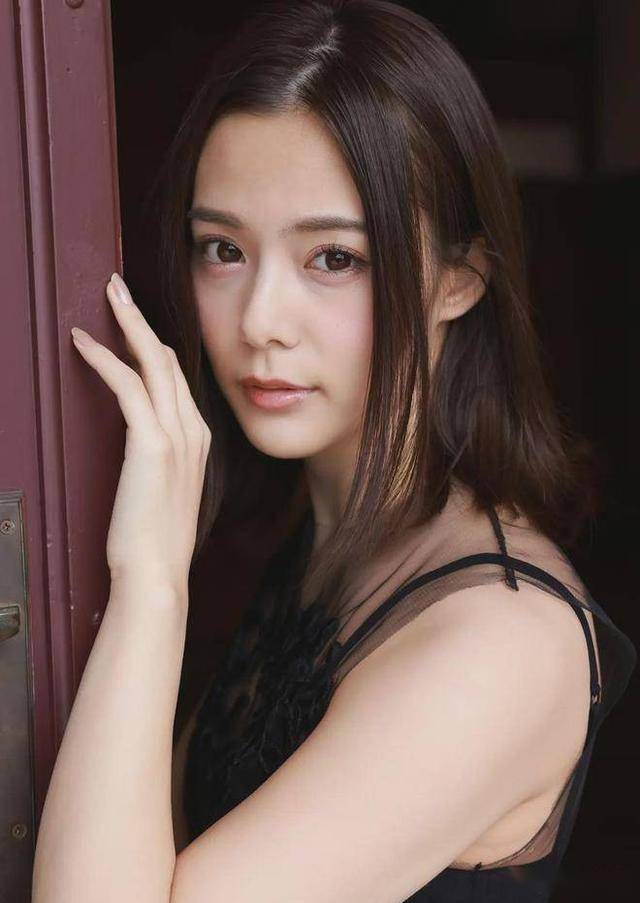出道即是三冠王的暗黑界女神:吉高宁宁