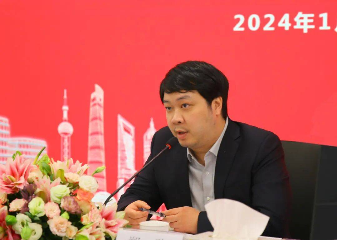 不过郑驹担任杉杉股份董事长的决定引发郑驹继母周婷的反对,认为她