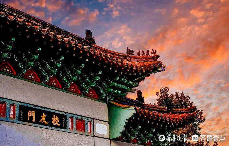 山东大学齐鲁医学院校友门落成百年,已成齐鲁医学人"精神图腾"