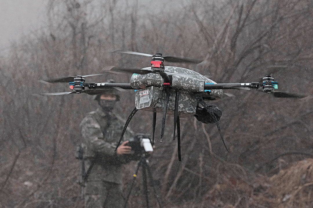 蜂群风暴:人工智能赋能无人机部署