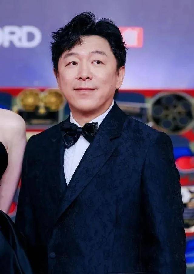 我第一次认识黄渤,是通过《人在途中之泰囧》.