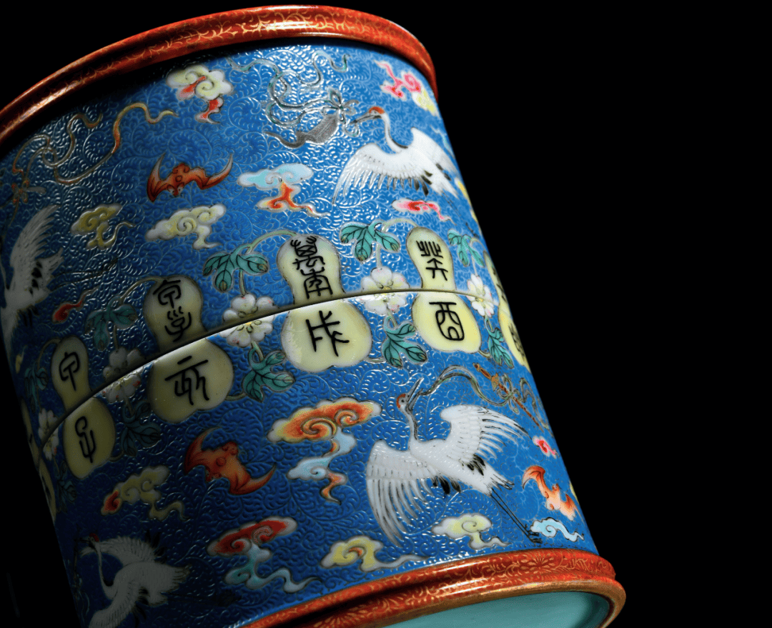 中国　染付　福寿紋方瓶　大清乾隆年製銘　送料込み0713 乾隆御制铜铸刻龙纹双耳活环方觚领衔美国加州Clars拍卖8月亚洲艺术精品