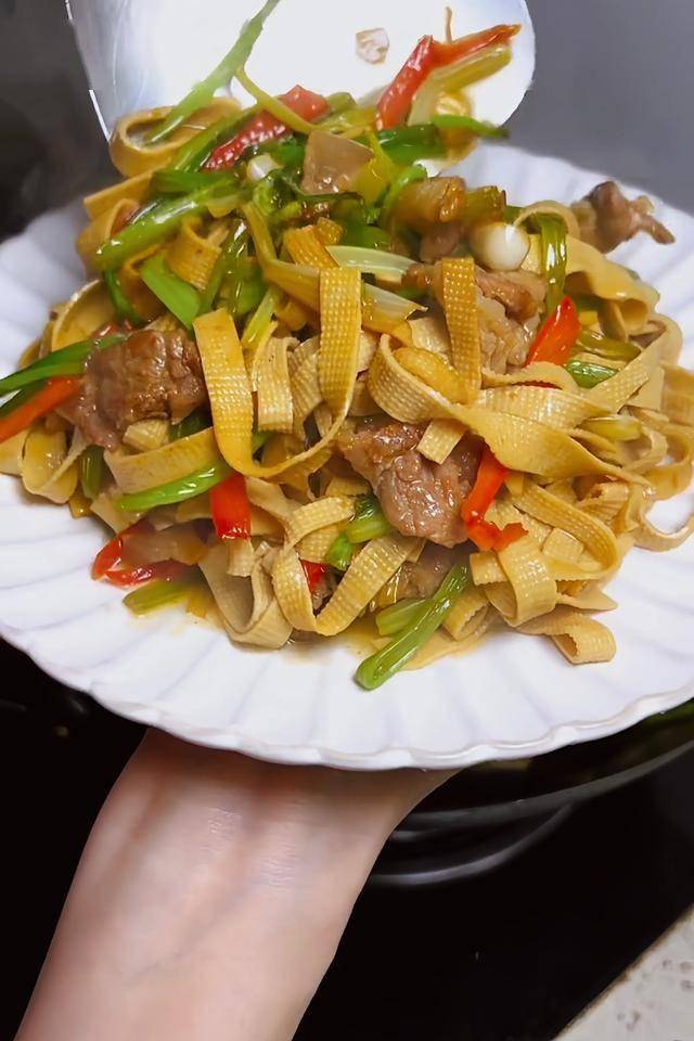 这样炒的千张一点也不硬!超级入味好吃!