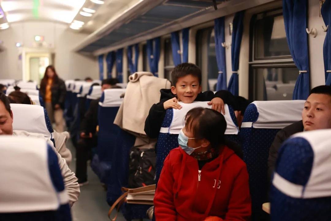 这趟北京始发的绿皮车站站停,但旅客都说好—— 这趟北京始发的绿皮车站站停,但旅客都说好——