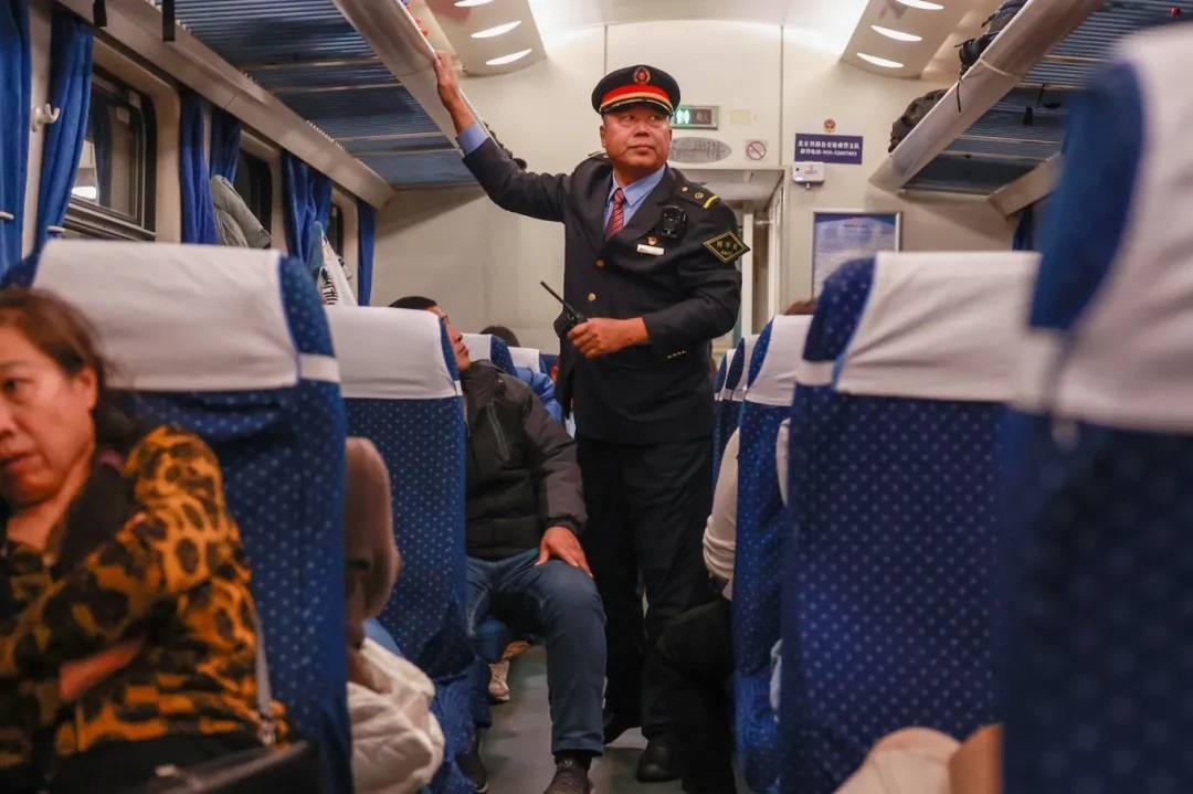 这趟北京始发的绿皮车站站停,但旅客都说好—— 这趟北京始发的绿皮车站站停,但旅客都说好——