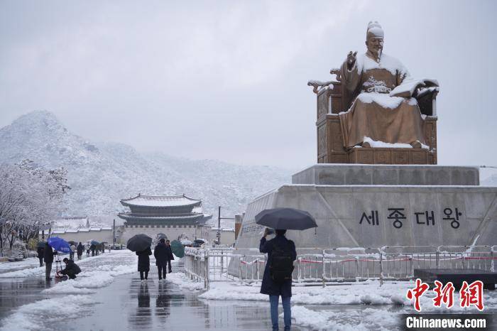 韩国大雪致150架航班取消 首尔积雪量刷新历年同月纪录 -华闻时空