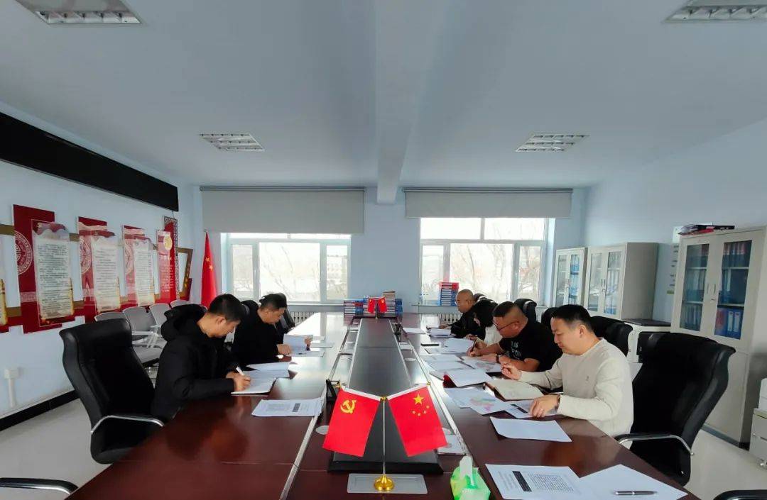 苏尼特右旗住房和城乡建设局党组传达学习盟住建系统局长座谈会议精神