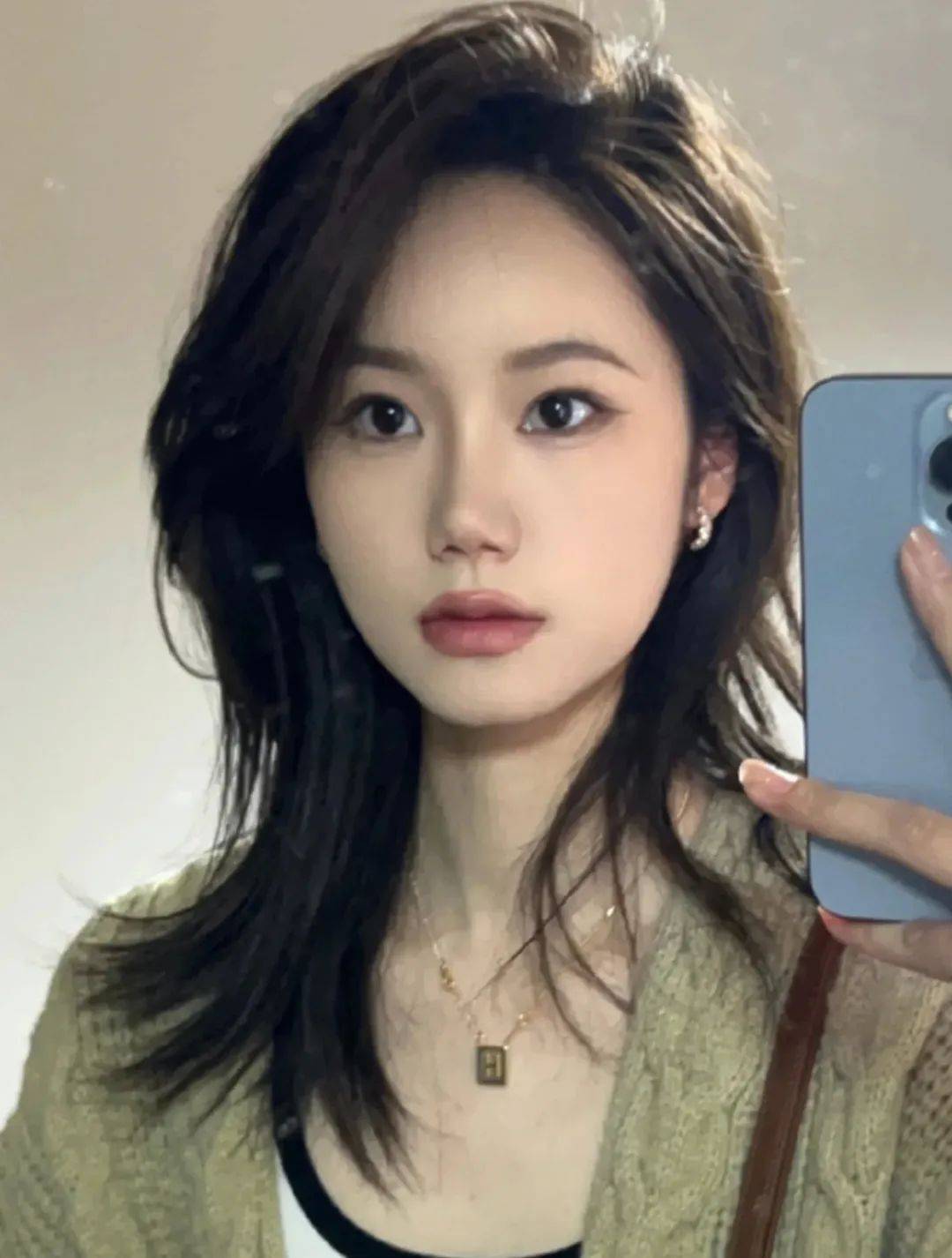 方脸圆脸的女生都剪这些发型