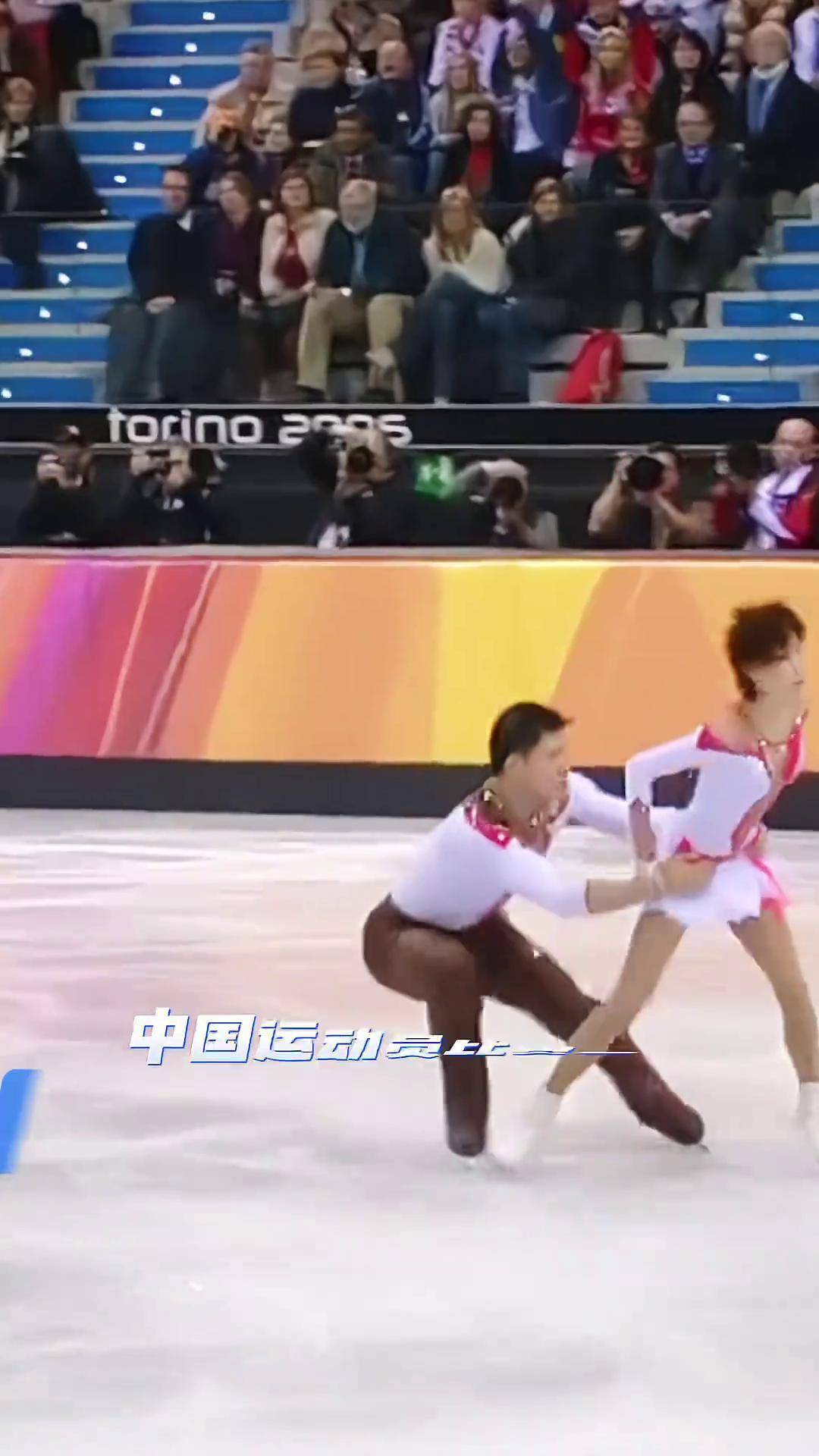 花滑张昊张丹比赛中意外失误受伤落地,擦干眼泪后转身继续比赛依旧拿