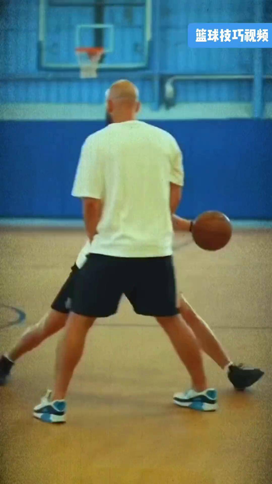 变相误导后撤步.篮球教学