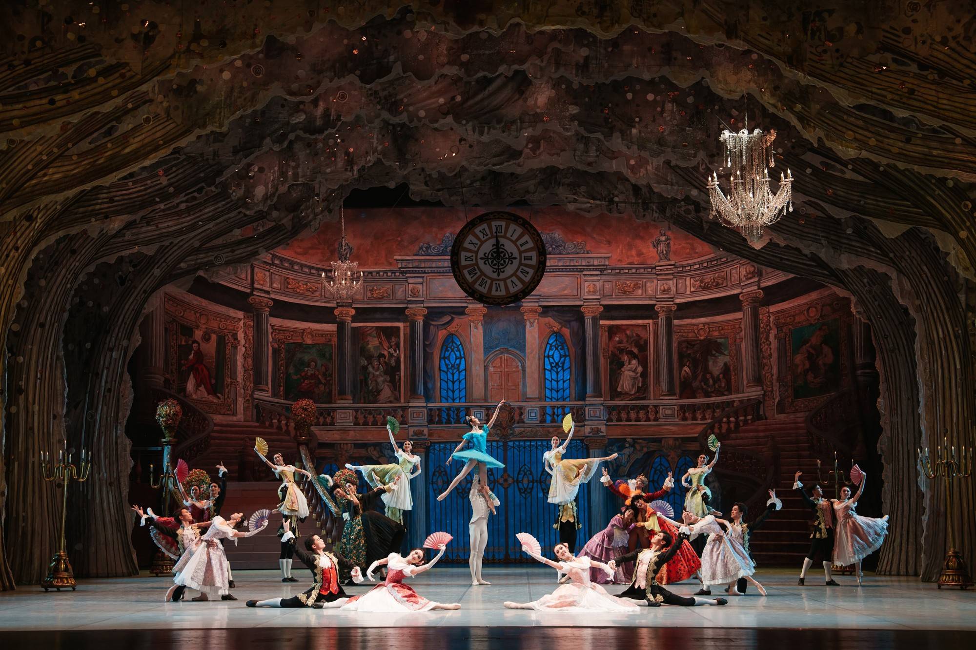 收获艺术体验与情感共鸣!世界经典芭蕾舞剧《灰姑娘》新编首演