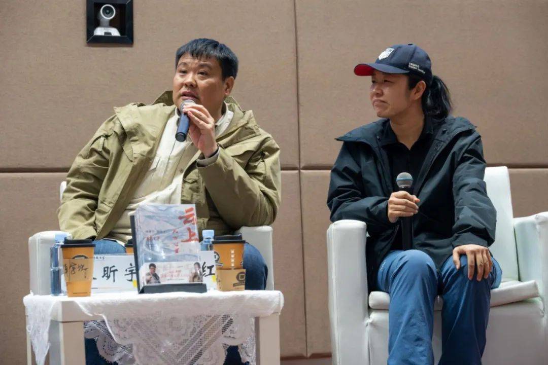 讲坛回顾 | 侣行夫妇张昕宇、梁红:用温暖的性情,去冲撞这个硬朗的世界_中国_人生_飞机