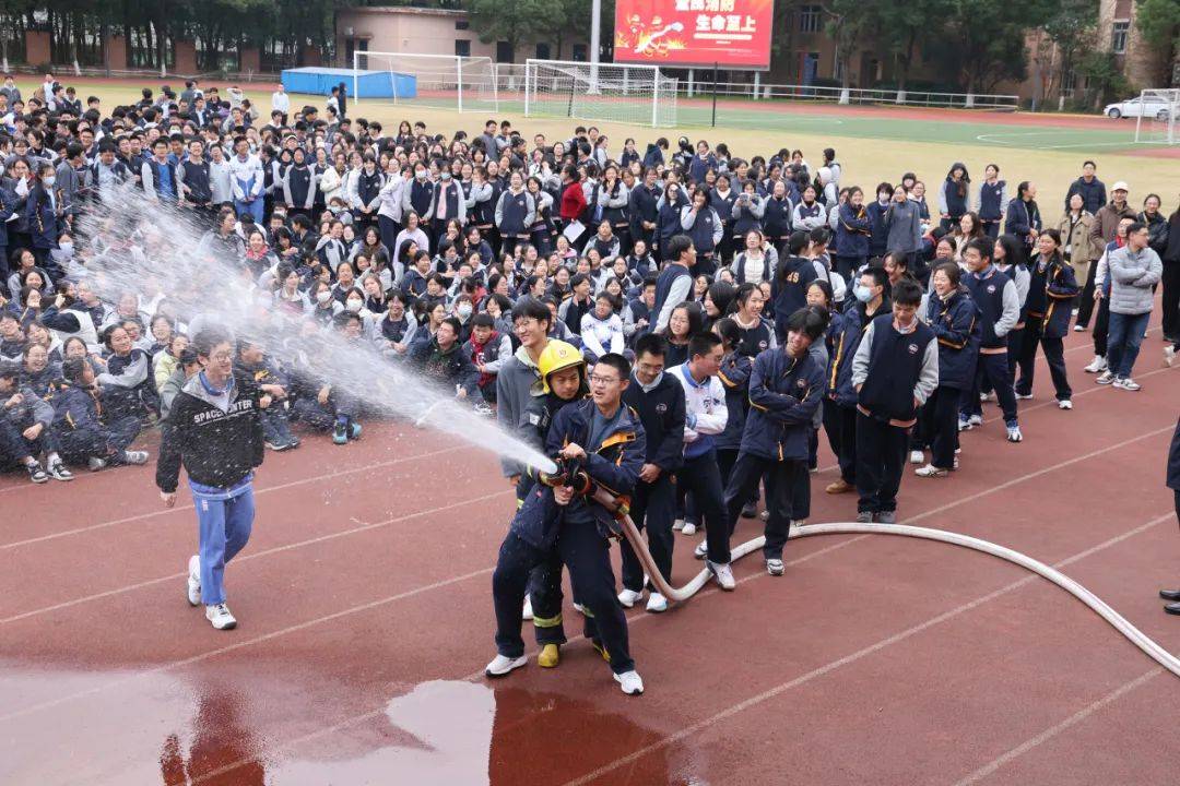 曹杨二中和七宝中学图片