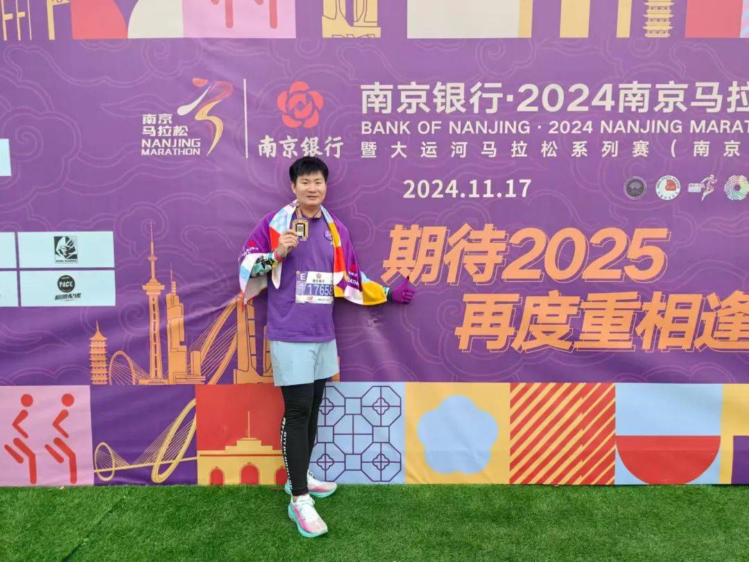 “报名费狂涨、一签难求”，普通人快跑不起马拉松了