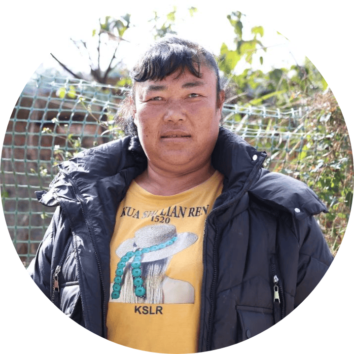 文山一人手拄小凳子"逆天改命"!