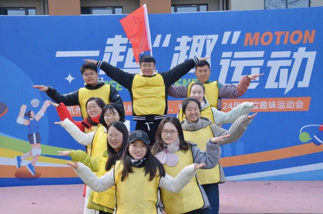 有的小组队名向上,充满力量;有的小组口号响亮,振奋人心;有的小组队形