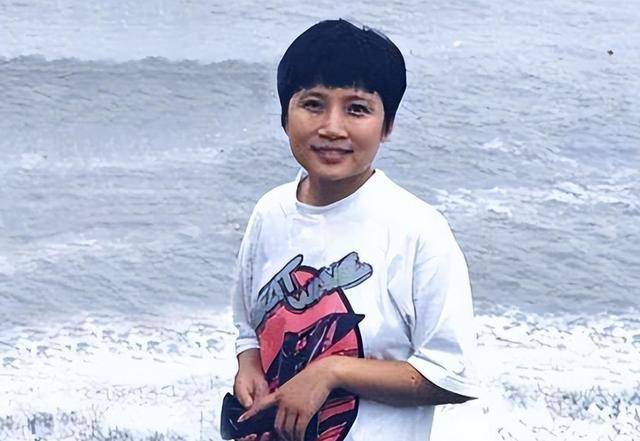 歌手李娜：不顾亲人流泪劝阻出家，25年后，她过得怎样了