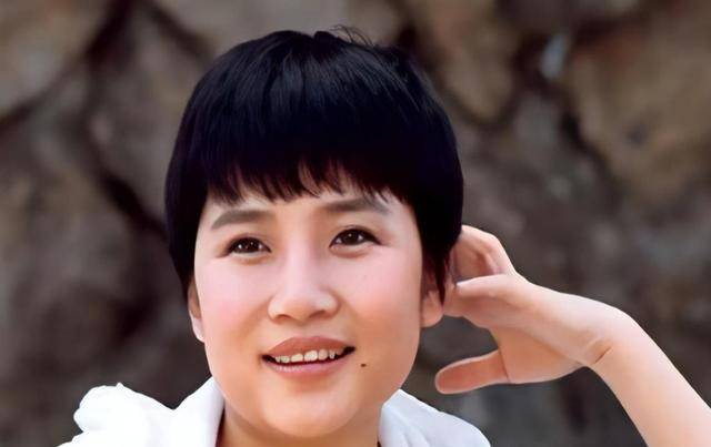 歌手李娜：不顾亲人流泪劝阻出家，25年后，她过得怎样了