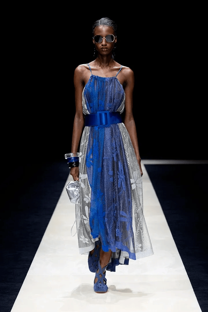 松垮形韵,时尚弛行 emporio armani 2025