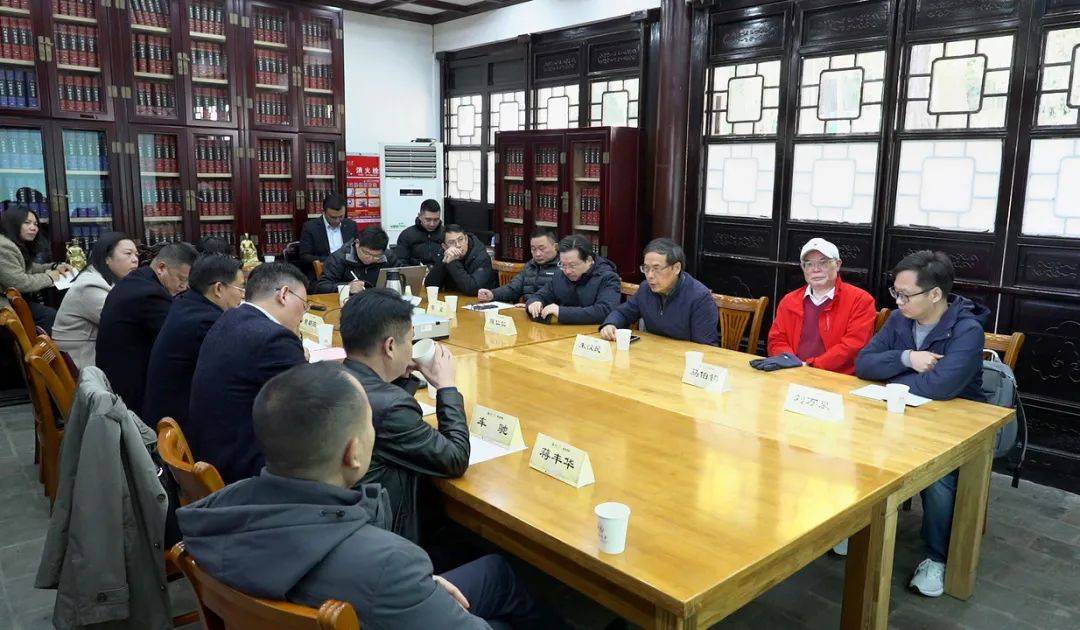 "重走车万育山长之路"暨校地合作洽谈会召开