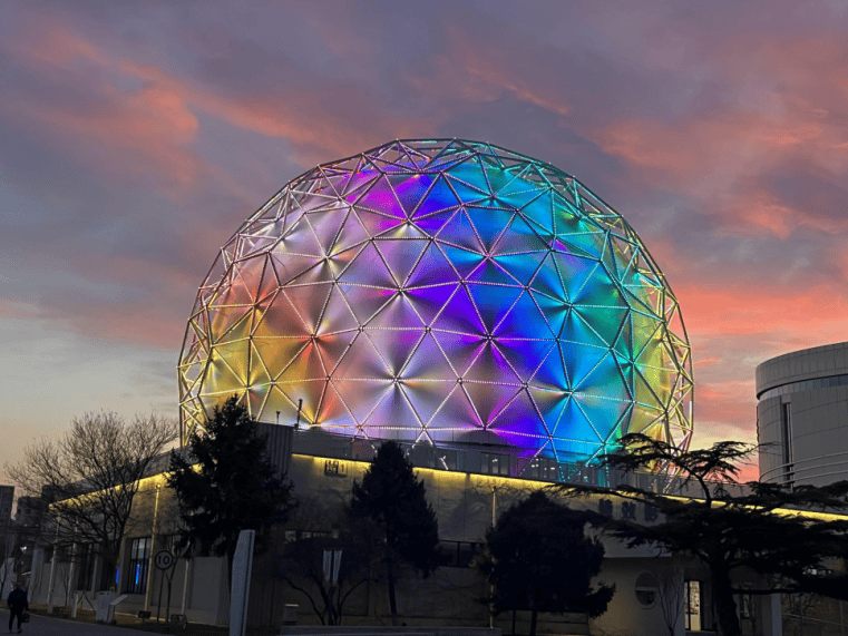 北京三环边上的白色大"圆球",变身啦!