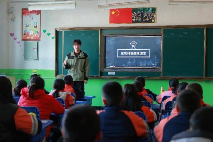 天津城建大学校服图片