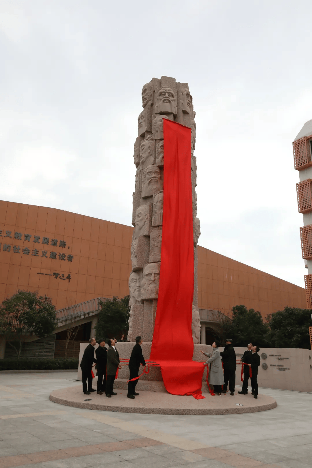 原温州市副市长郑朝阳,县委常委,镇党委书记华怀健,平阳县教育