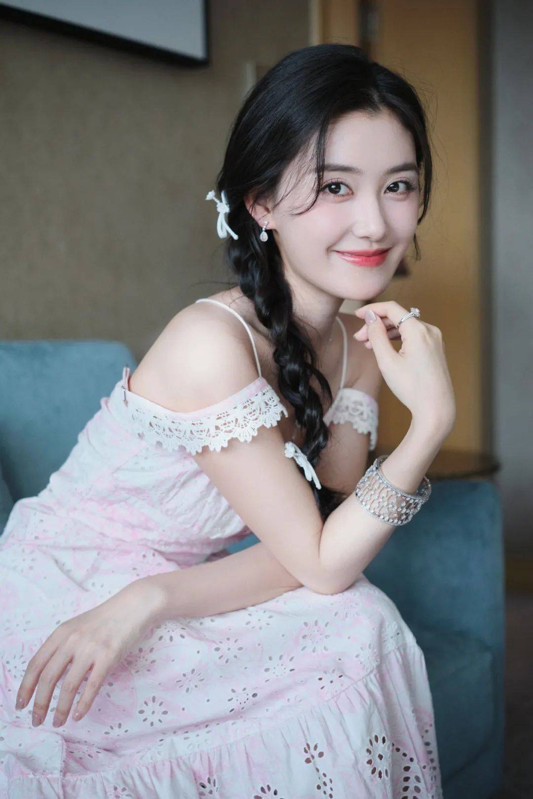 赵丽颖跨年活动?谭松韵新剧扑了?程潇乐华续约?