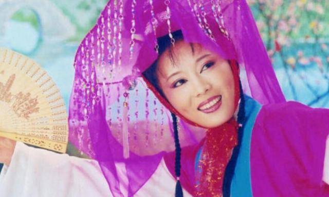 他长得帅，演技好，不顾一切娶大15岁妻恩爱至今，没生孩子也幸福