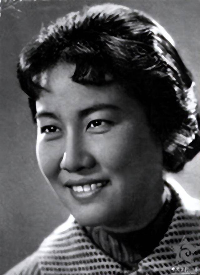 著名演员金山:前妻是张瑞芳,65岁娶亡妻孙维世的亲妹妹