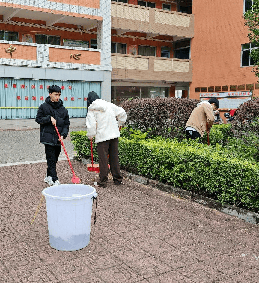 信息工程学院全院区域大扫除