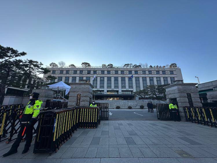 韩国宪法法院开庭审理尹锡悦弹劾案 -华闻时空