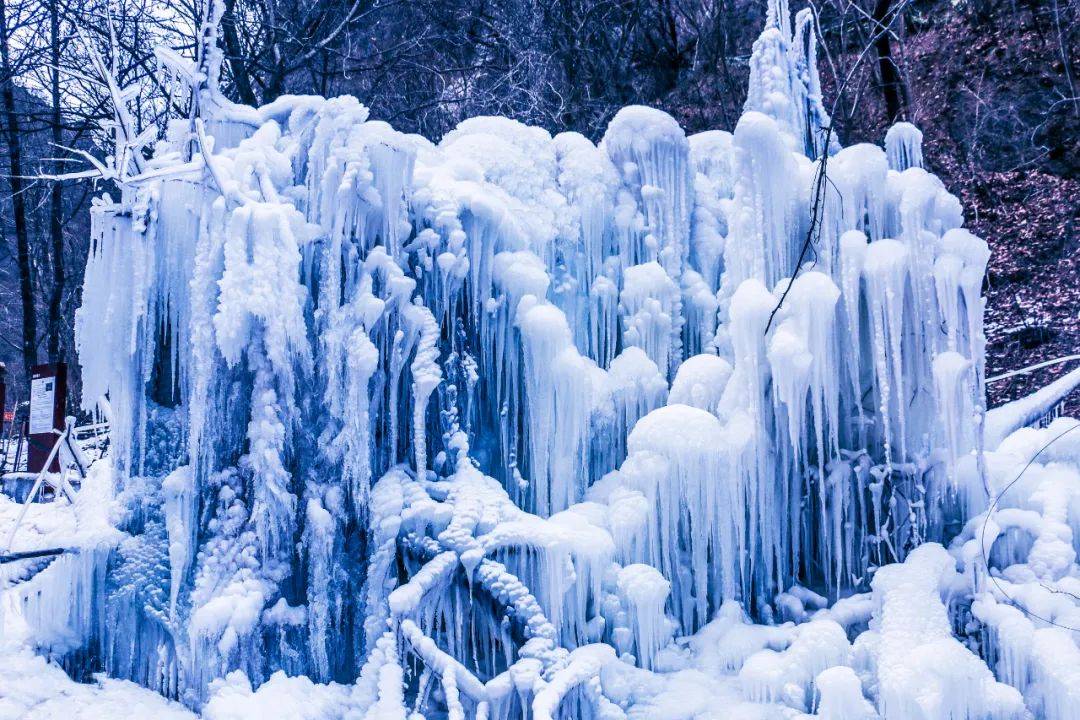 邂逅冬日梦幻冰瀑 尽显冬日冰雪之美