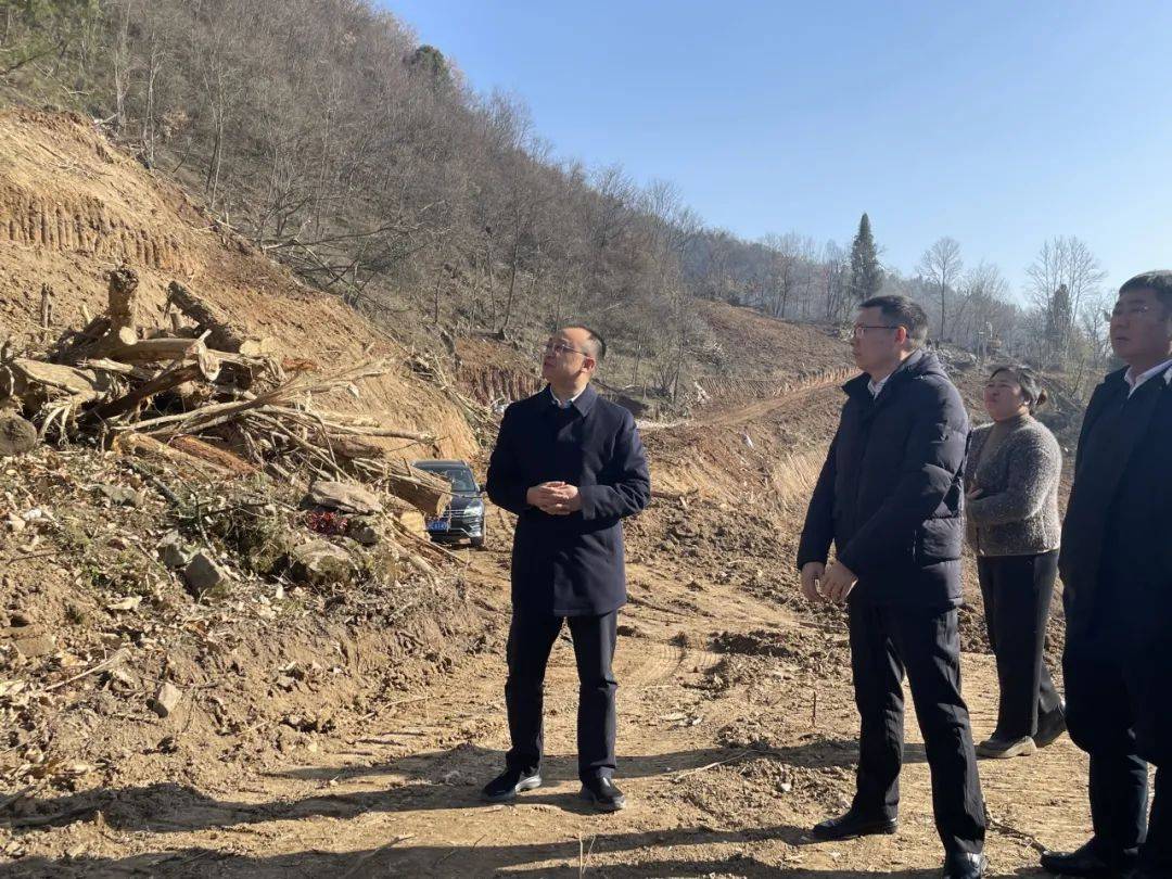 12月20日,县委副书记,县长吴浩召开政府常务会对近期安全生产工作进行