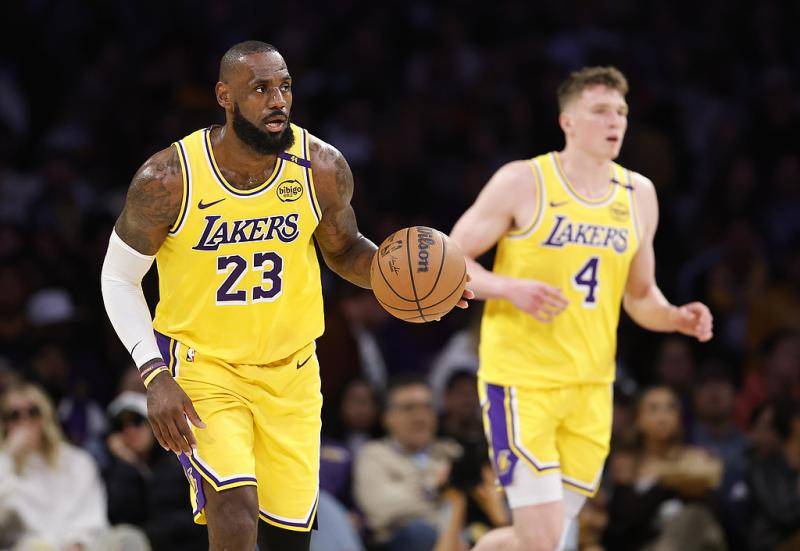 NBA｜詹姆斯40岁首秀没赢 但他想在湖人退役