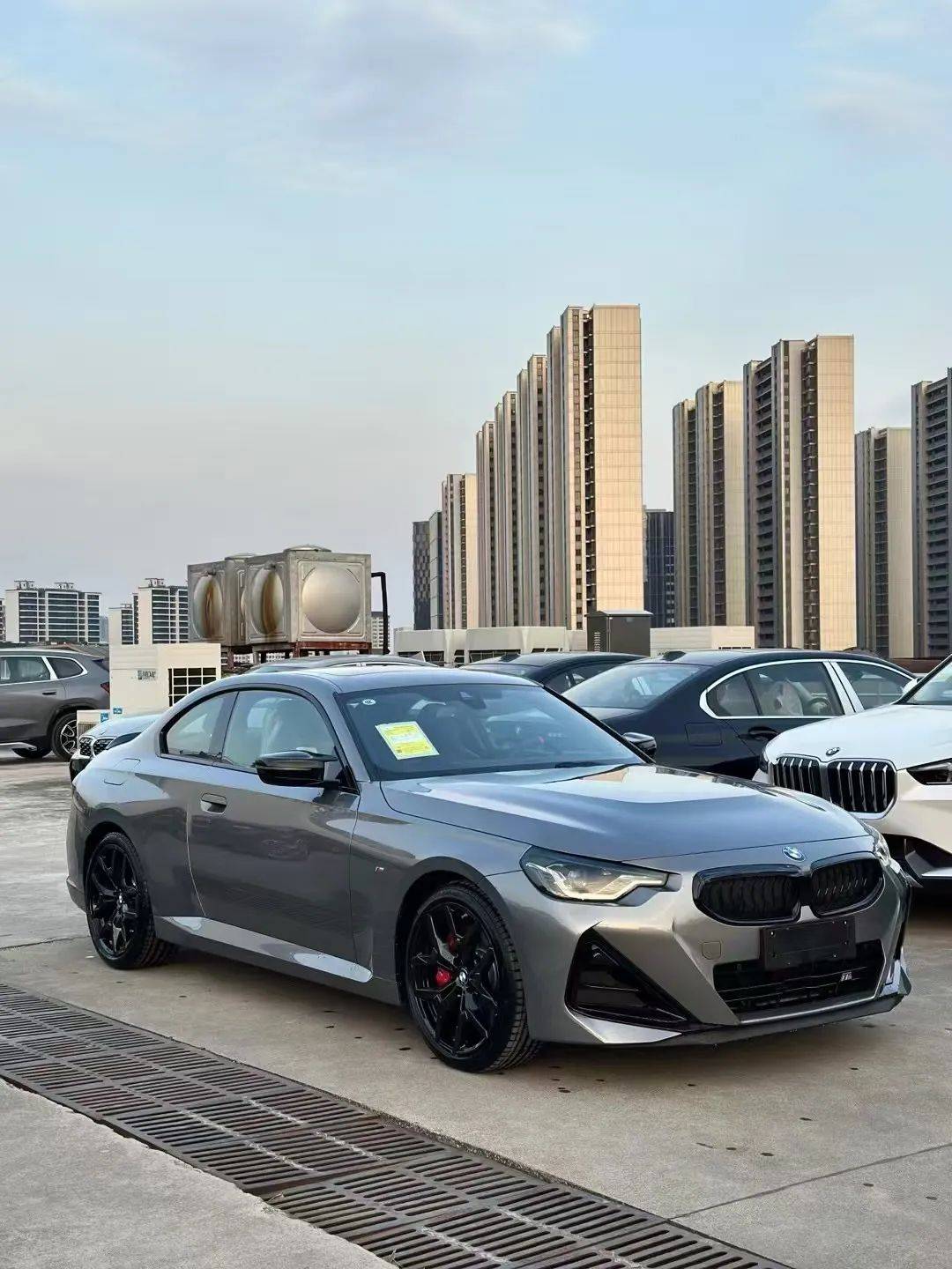 宝藏颜色!国内到店实拍摩天灰新宝马m240i