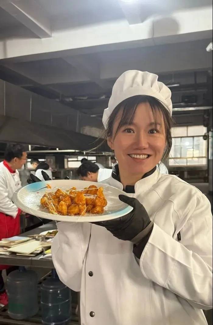 清华女硕士转行蓝翔学厨?当事人回应 清华女硕士转行蓝翔学厨?当事人回应
