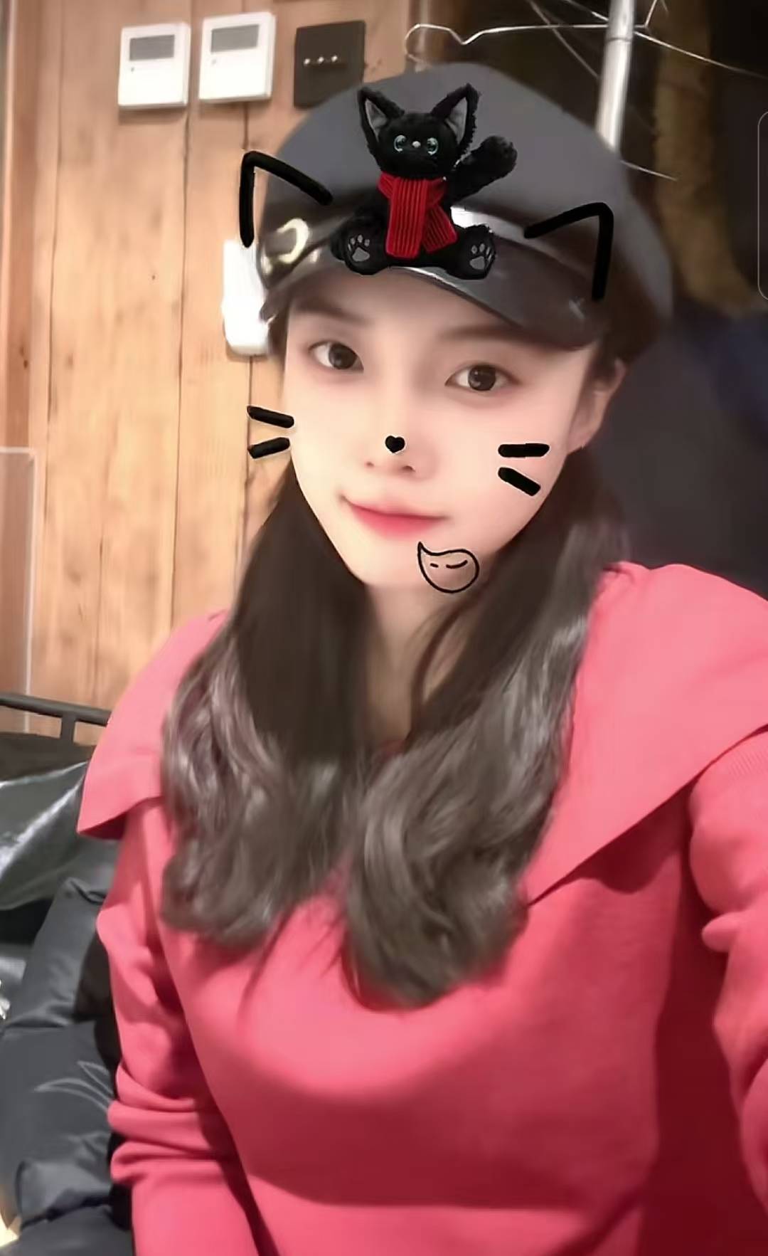 女子顶“鸡窝头”给周涛讲解火了,本人回应:认真营业无人问,一朝鸡窝天下知 女子顶“鸡窝头”给周涛讲解火了,本人回应:认真营业无人问,一朝鸡窝天下知