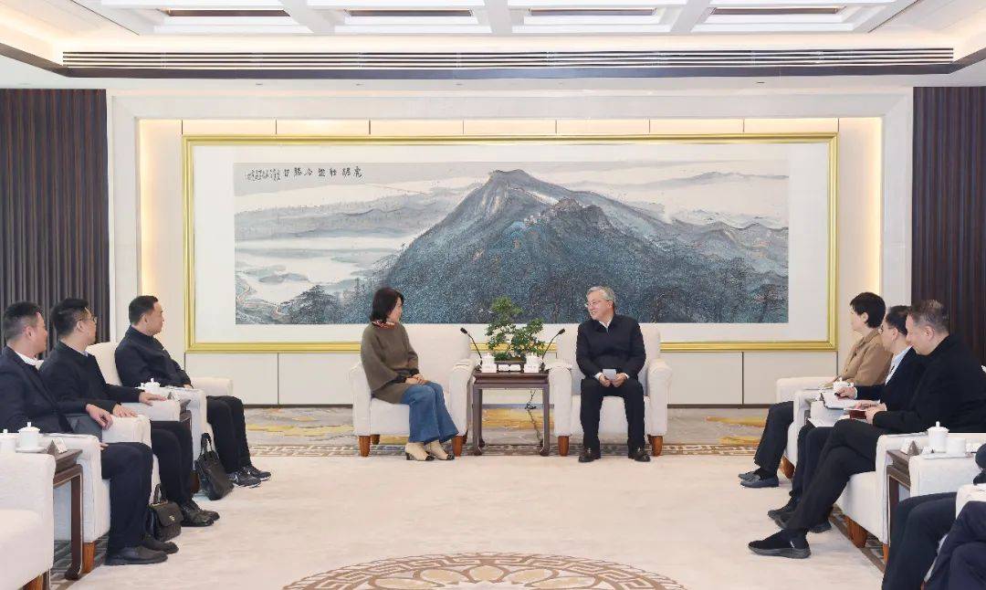南京市委书记会见董明珠一行
