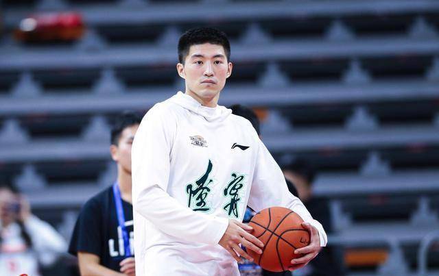 3年合同白签！辽篮老将混养老，场均1.6分不怪他，顶替不了张镇麟