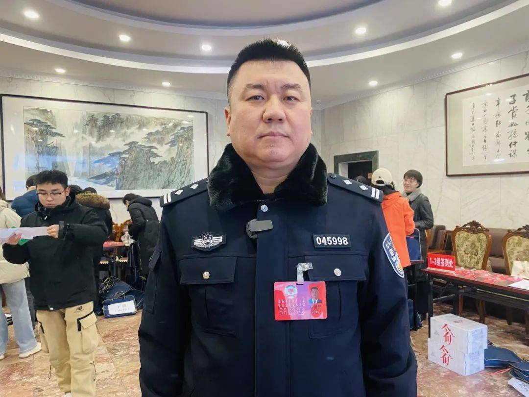 会后,易县公安交警将认真落实两会会议精神,优化营商环境,服务企业