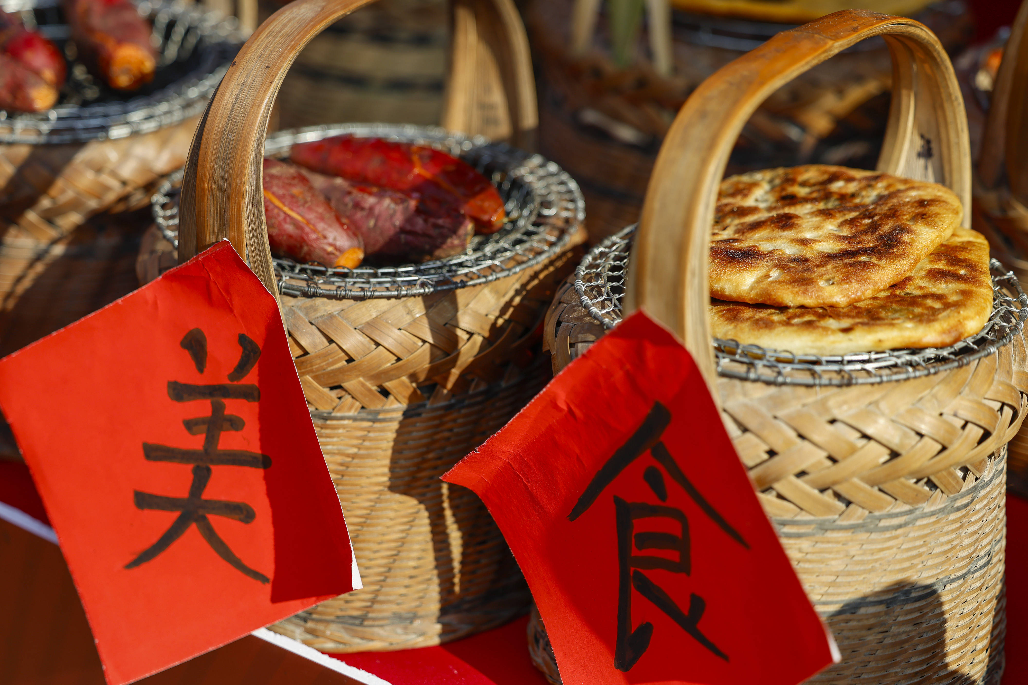 安徽歙县古村年猪宴徽州年味浓