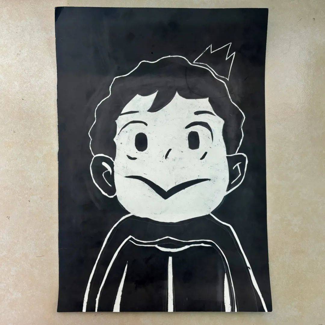 这堂撕刻画美术课,不仅为紧张备考的初三学子们提供了放松的机会,更