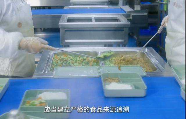两会家常“话”|黄允：应建立校园食品追溯制度