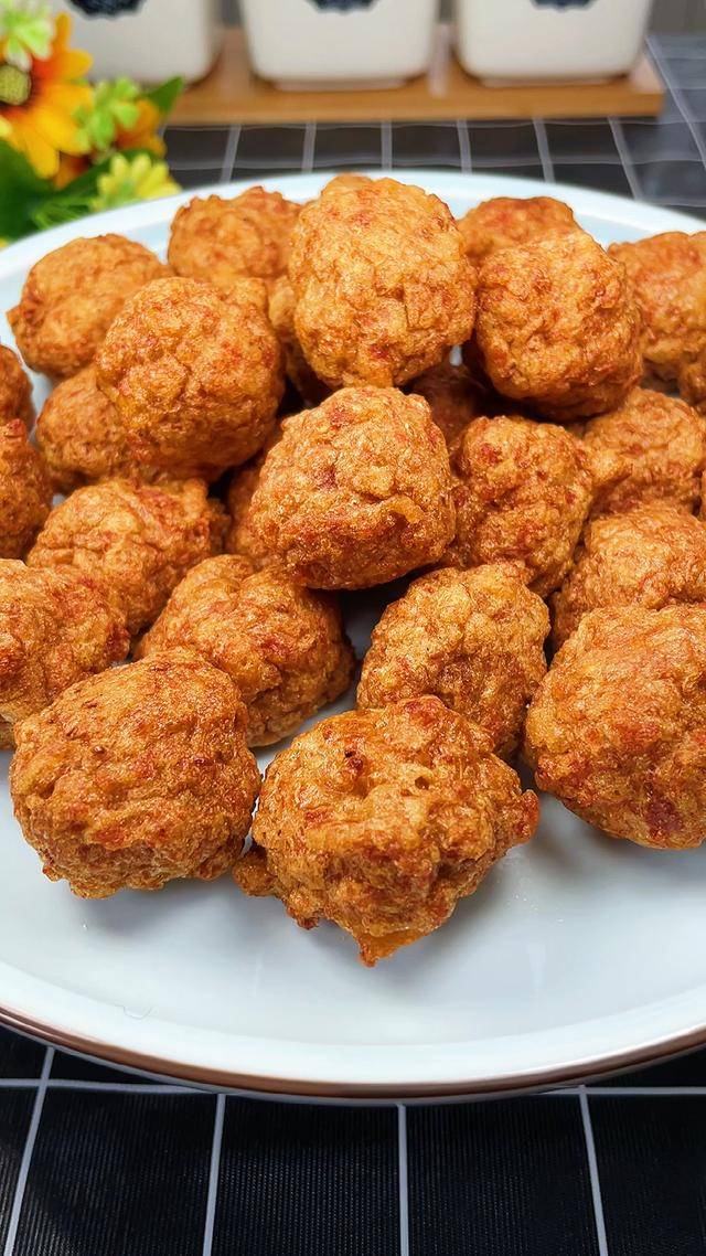 炸肉丸子,切记不要放面粉,教你正确做法,外酥里嫩,好吃不油腻